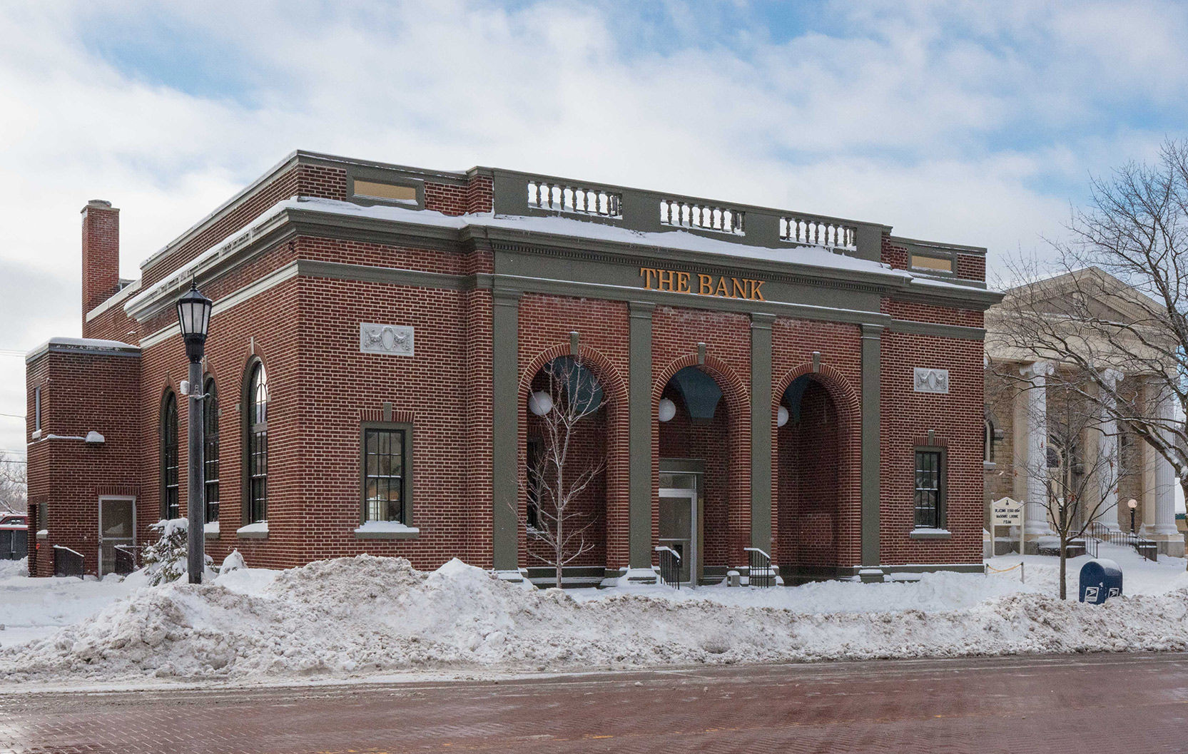 The-Bank-of-East-Aurora-1040x660-Buffalo-Magazine-Lindsay-Sisting